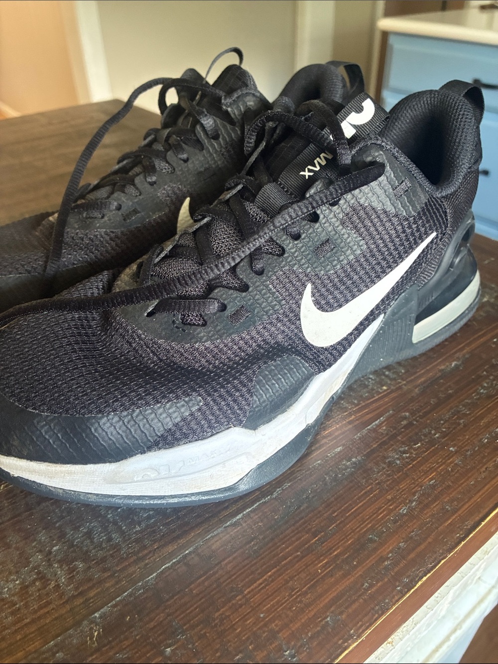Nike Men's Black Athletic Sneakers with White Swoosh